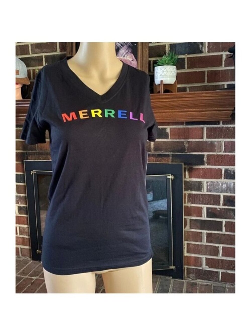 MERRELL Women's Arch Black Stonewash Short Sleeve V Neck T Shirt‎ Size XS New